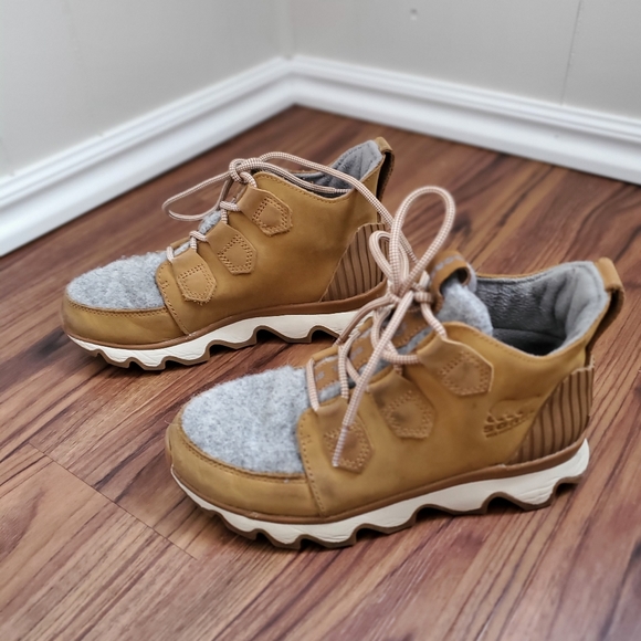 Sorel Women's Sneaker Size 5 Tan And Gray - Picture 1 of 12